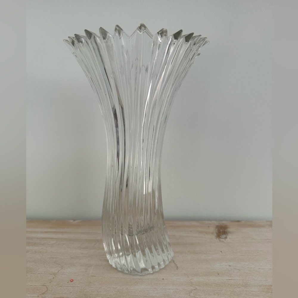 Crystal flower vase in perfect condition.